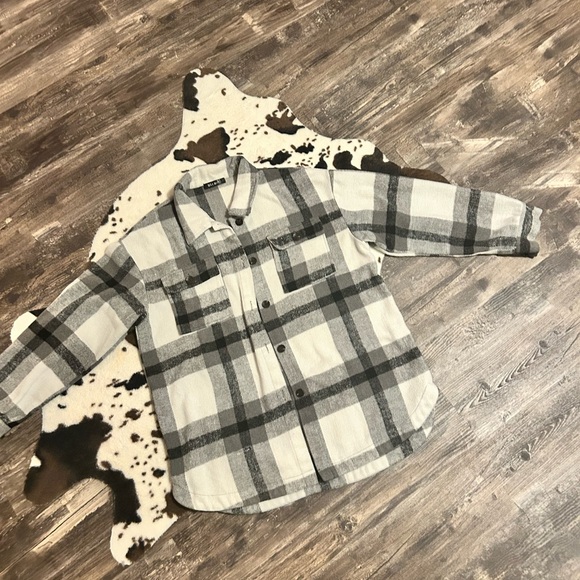 Plaid Shacket, size medium. - Picture 2 of 5